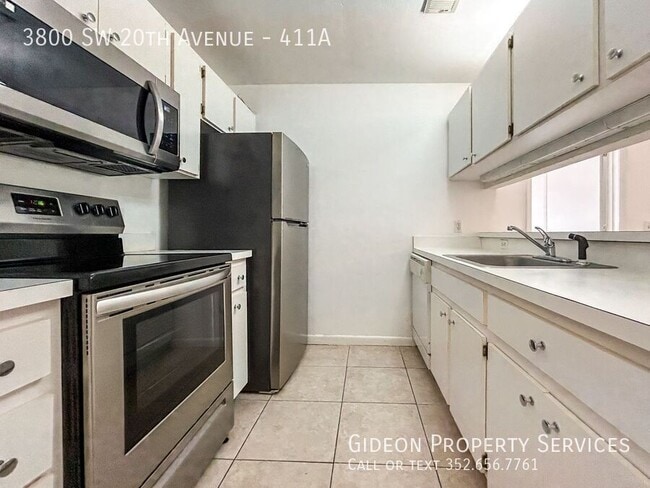 Building Photo - 3800 SW 20th Ave