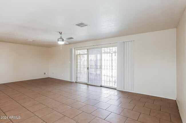 Building Photo - 5614 W Hazelwood St