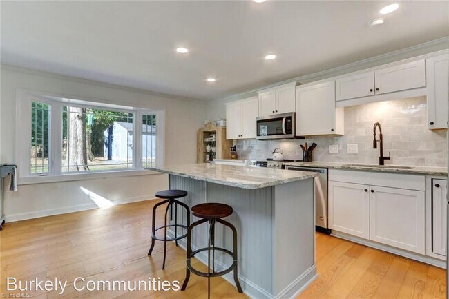 Building Photo - 3 br, 2 bath House - 2109 Cleburne St