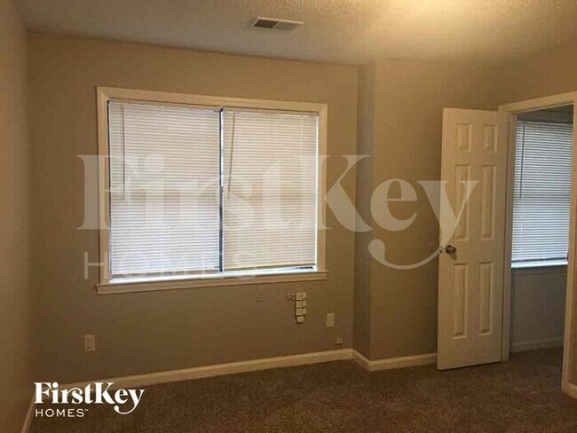 Foto del edificio - 4475 Grinstead Cove