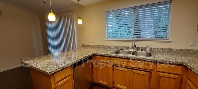 Building Photo - 2275 Knollwood Dr