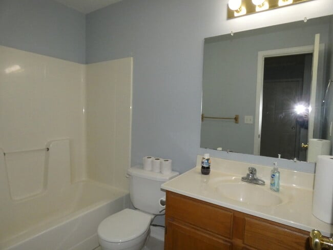 Building Photo - 265 Hazel Ct