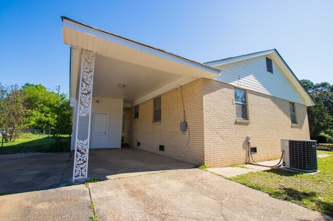 Building Photo - 1403 Broadmoor
