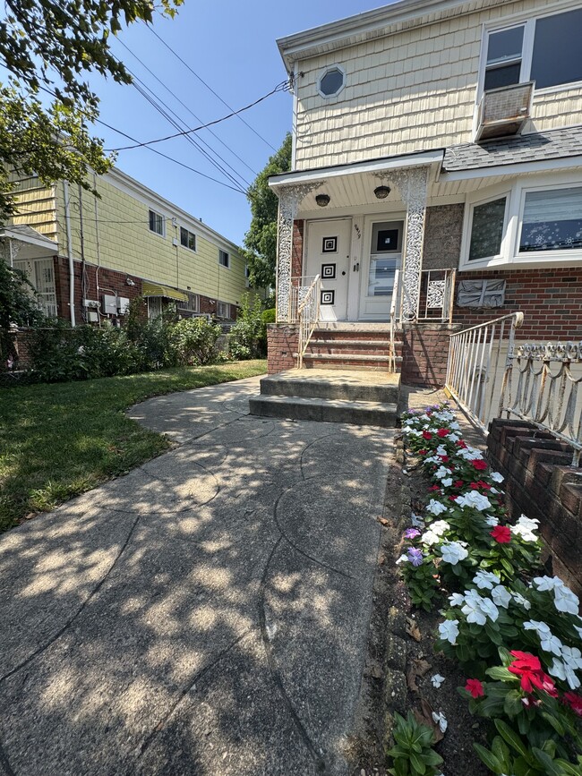 Building Photo - 9419 Avenue J