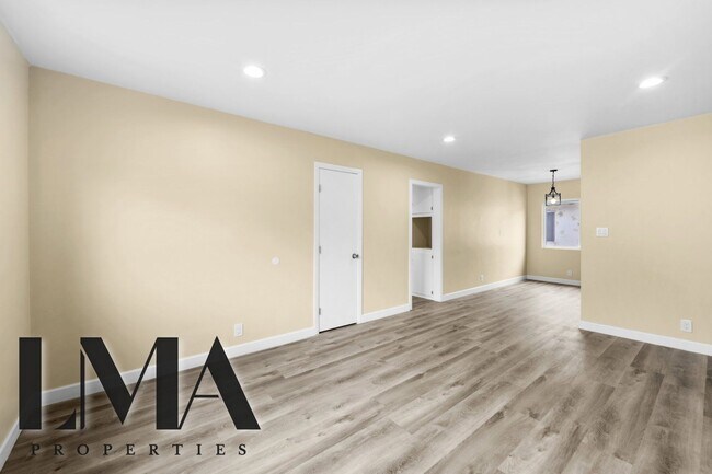 Foto del edificio - 4317 W 120th St
