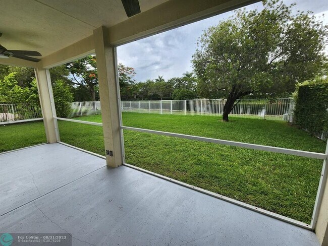 Foto del edificio - 4092 Pinewood Ln
