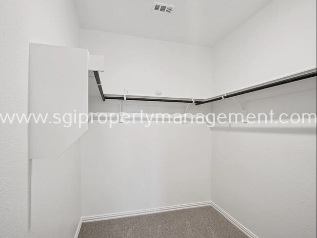 Building Photo - 522 Blanton St