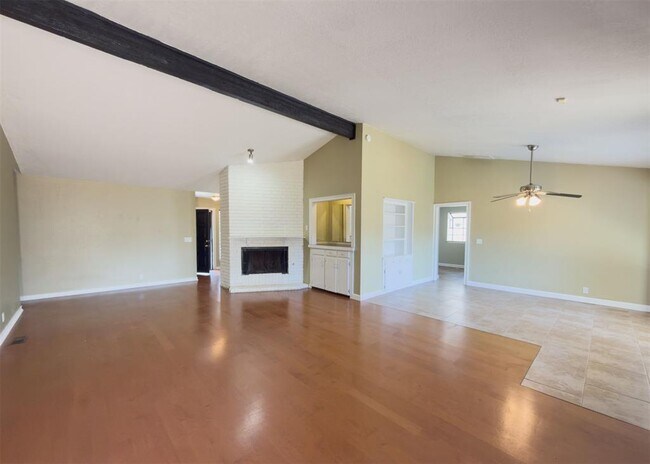 Building Photo - 812 Countrywood Ln