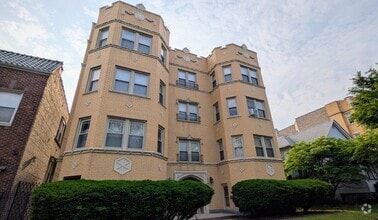 Building Photo - 1010 N Austin Blvd