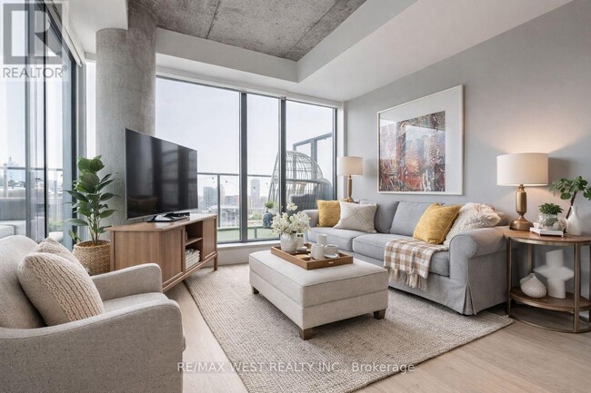 Building Photo - 95 Bathurst St