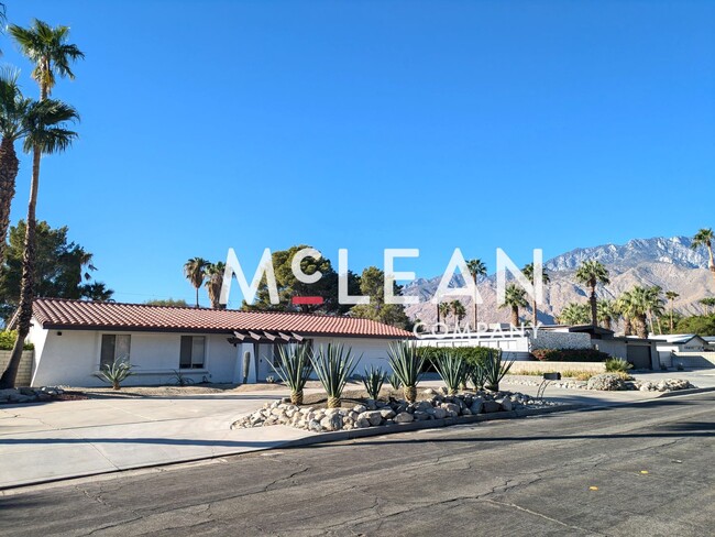 Foto del edificio - Beautiful 3-Bedroom Palm Springs Oasis wit...