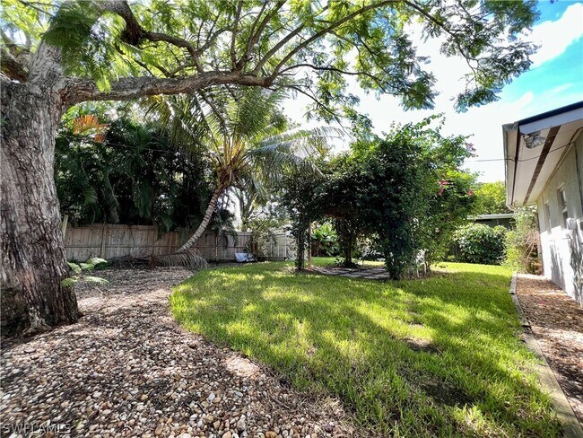 Foto del edificio - 3911 Luzon St