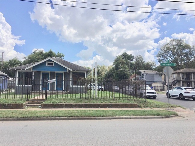 Building Photo - 2701 E Cesar Chavez St