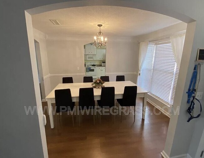 Foto del edificio - 115 Elmwood Dr