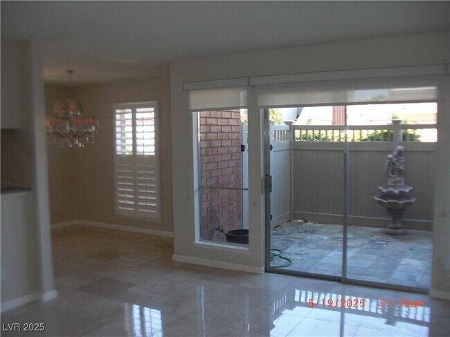 Building Photo - 2852 Loveland Dr