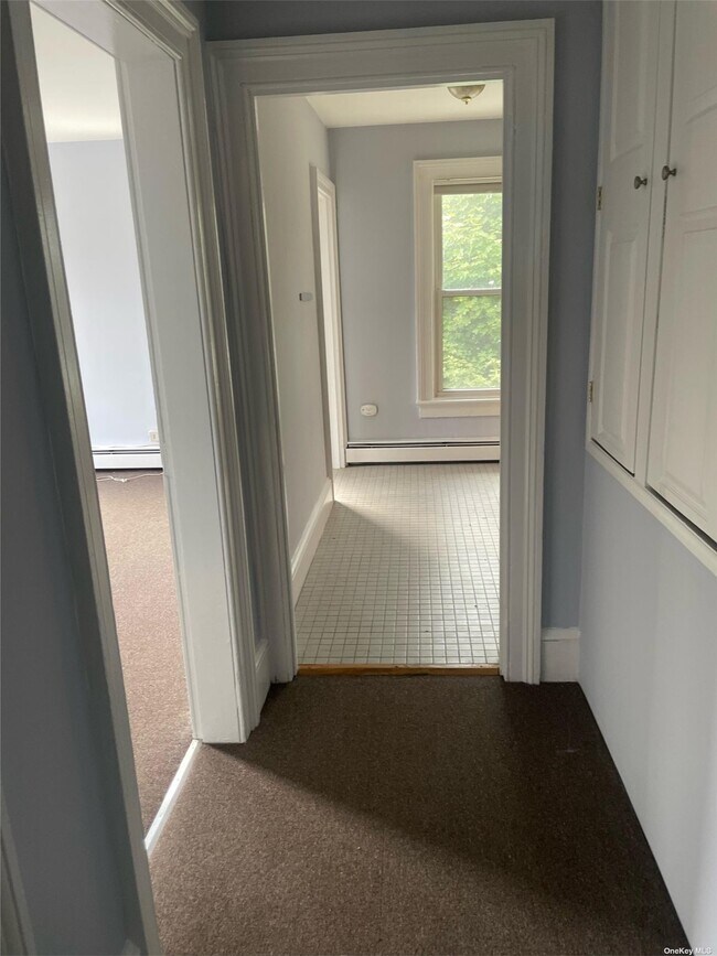 35 Carlton Ave, Port Washington, NY 11050 Room for Rent in Port