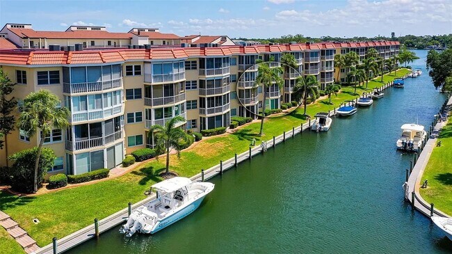 Foto del edificio - 1300 N Portofino Dr