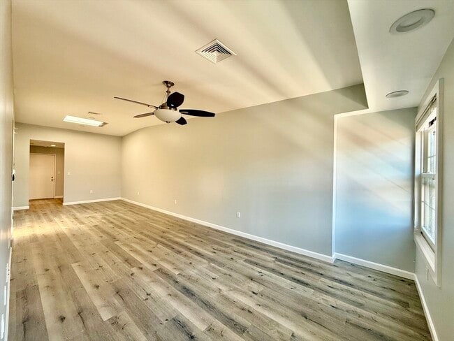 Foto del edificio - 10 Weston Ave