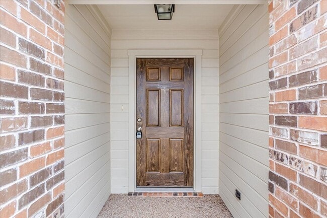 Building Photo - Duplex on Hilltop Drive | Midway ISD *Leas...