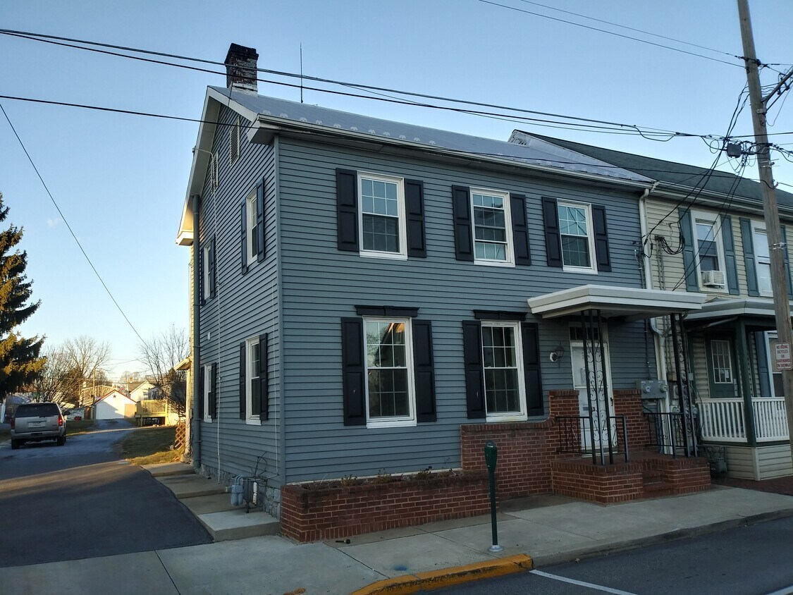 Foto principal - 43 W Baltimore St