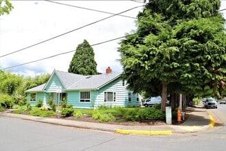 Building Photo - 2095 SE Debord St