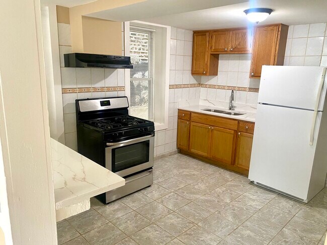 Foto del edificio - 829 W 33rd St