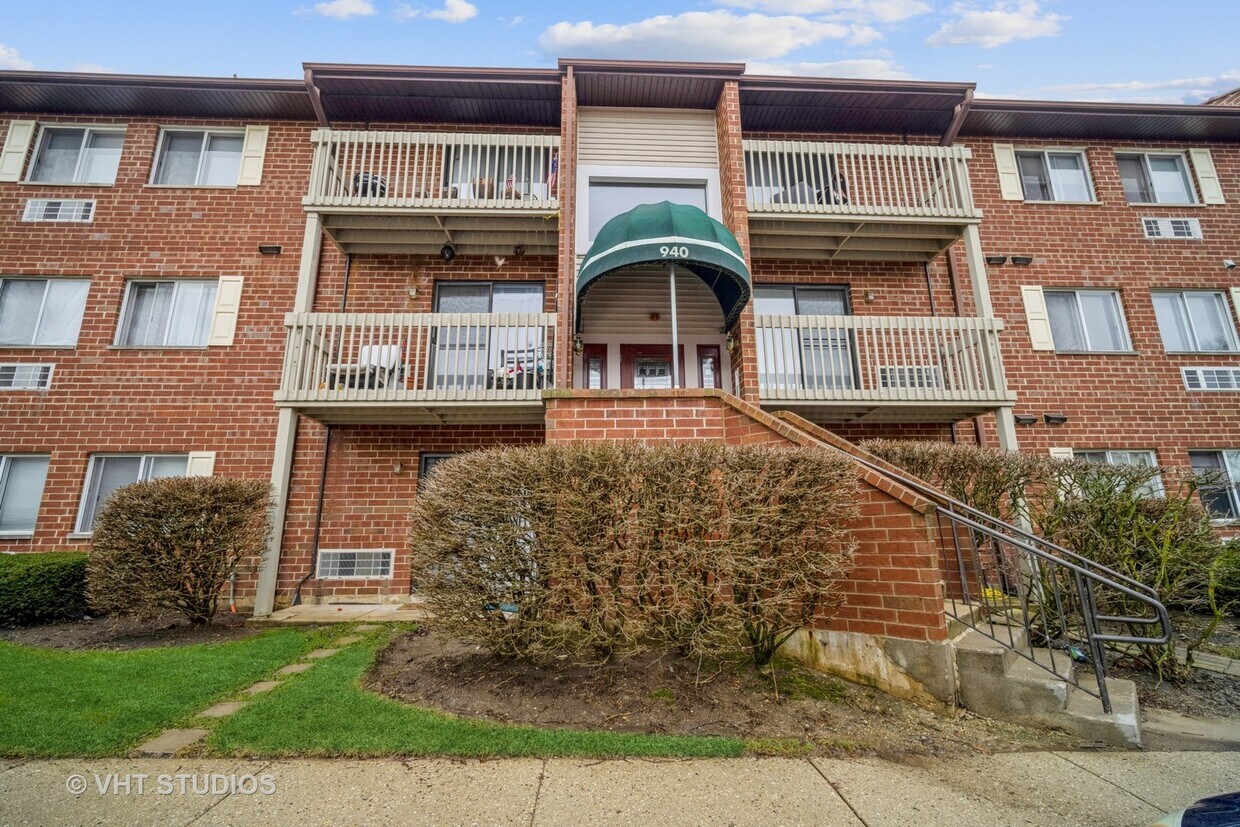 940 N Lakeside Dr Unit 1D, Vernon Hills, IL 60061 Condo for Rent in