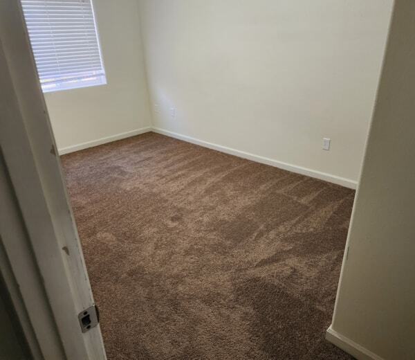 Foto del edificio - 931 Wild Rose Ct