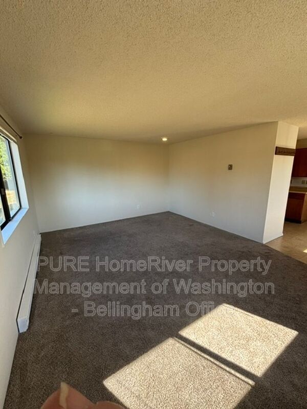 Foto del edificio - 5084-5086 LaBounty Drive