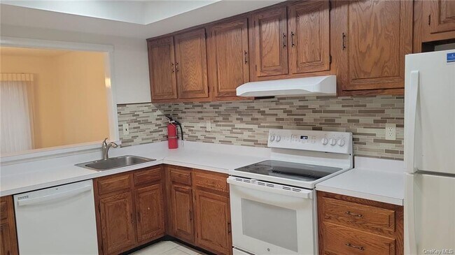 Building Photo - 67 Treetop Cir