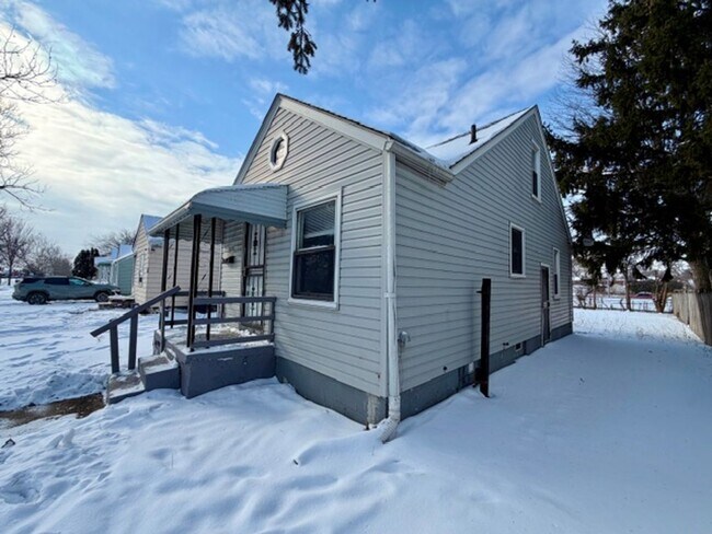 Building Photo - For Lease 3 bedrooms, 1 bath home in a nice area