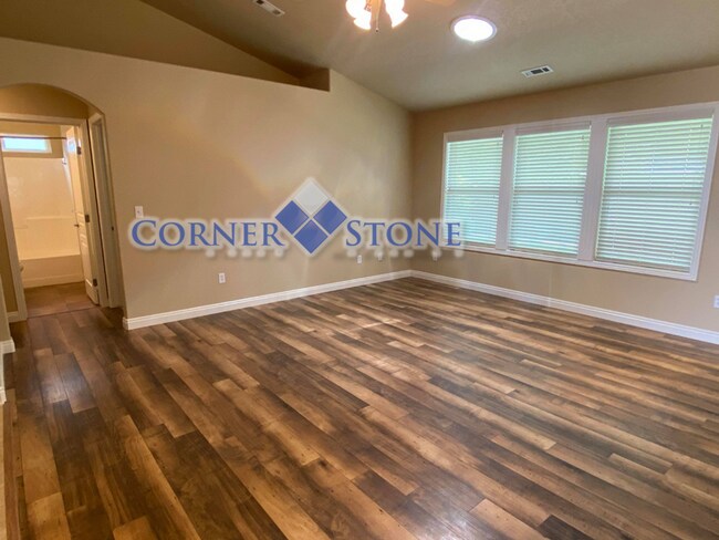 Building Photo - Beautiful Updated Home in Nampa with Offic...
