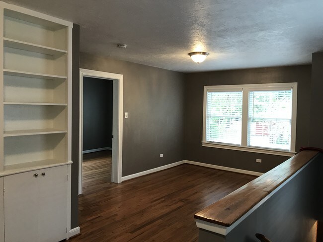 Sala de estar - 4710 Mt Vernon St