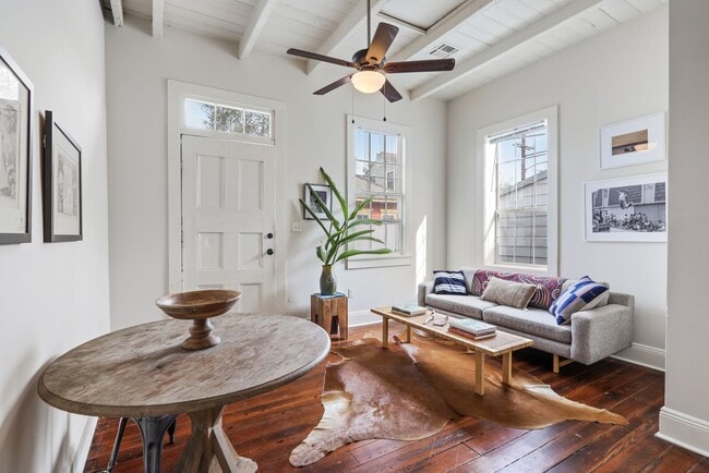 Building Photo - 1BD/1BA in Bywater, Central Air, W/D in Unit, Private Back Patio.