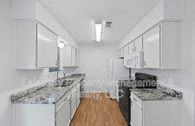 Building Photo - 634 Ridgeline Dr
