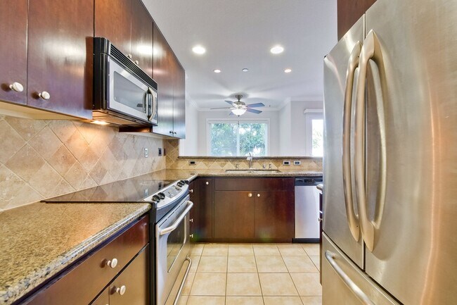 Building Photo - Second Floor Condo off San Tomas Expresswa...