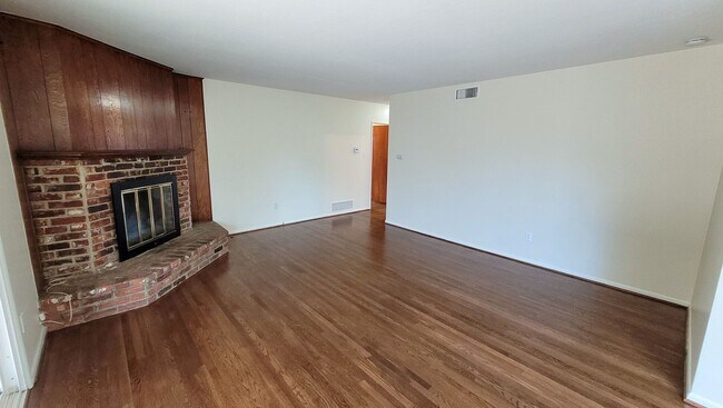 Foto del edificio - COMING SOON! Beautiful 3 Bed 2 Bath with 2 Car Garage, Laundry Room, and Storage Shed!