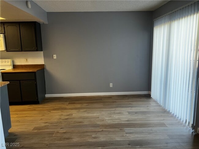 Building Photo - 301 Brookside Ln