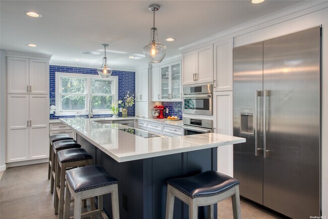 Foto del edificio - 716 Montauk Hwy