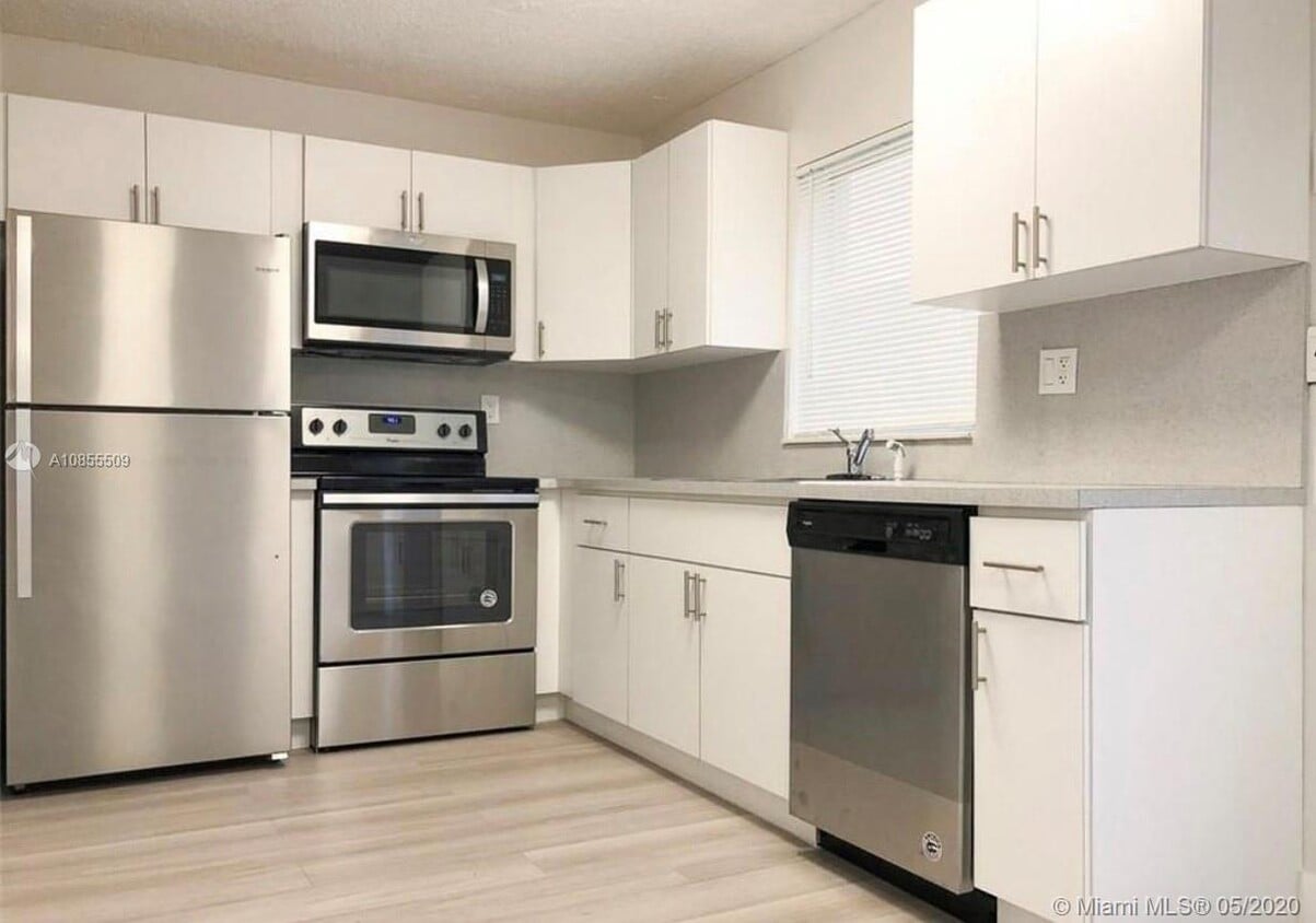 Foto principal - 7501 Kimberly Blvd
