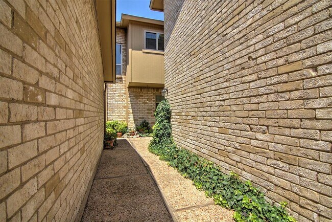 Foto del edificio - 3121 Willowbrook Ct