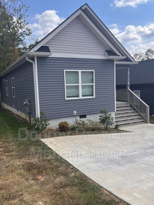 Building Photo - 3016 N Chamberlain Ave