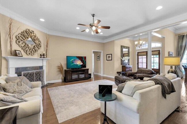 Foto del edificio - Beautiful 4 bedroom home with 5th Bonus Room