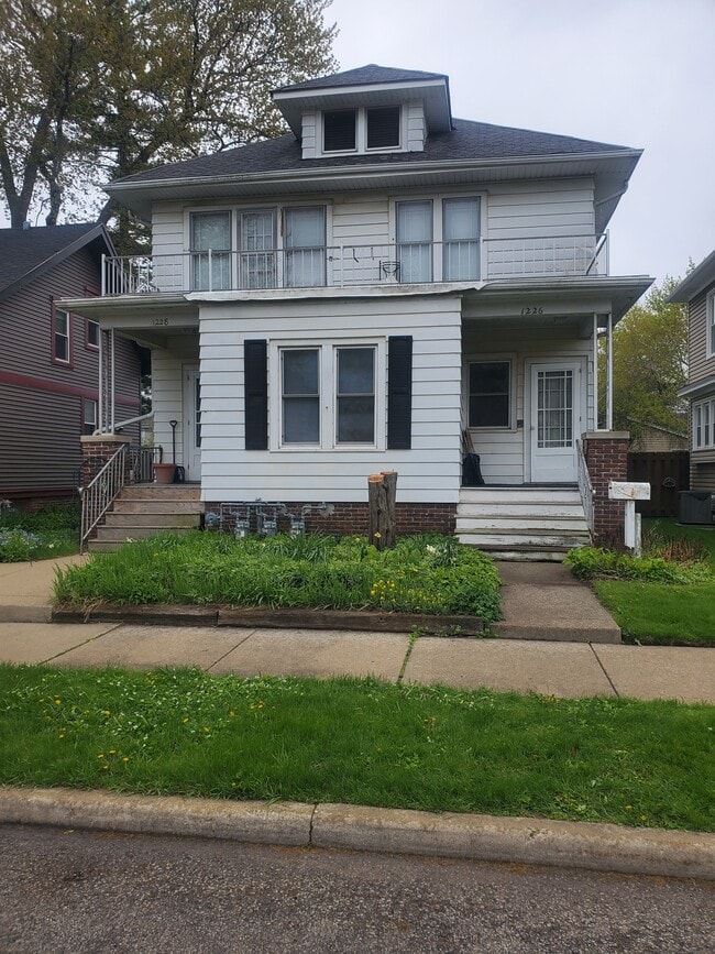 Building Photo - 1226 Blaine Ave