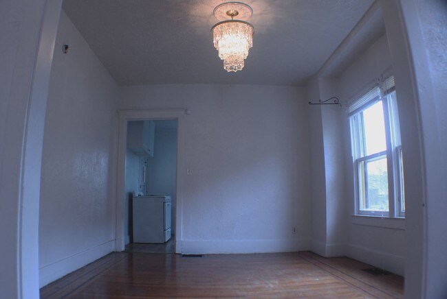 Building Photo - 619 S 42nd St