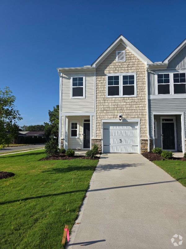 176 Paramount Dr