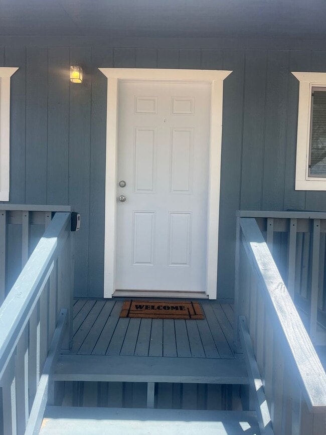 Building Photo - Cozy remodeled 2 Bedroom 1 Bathroom Cottag...