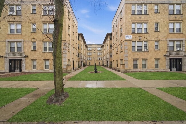 Building Photo - 7520 N Seeley Ave