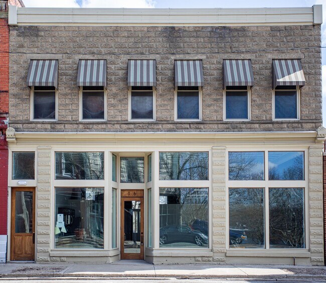 Foto del edificio - 136 Brady St