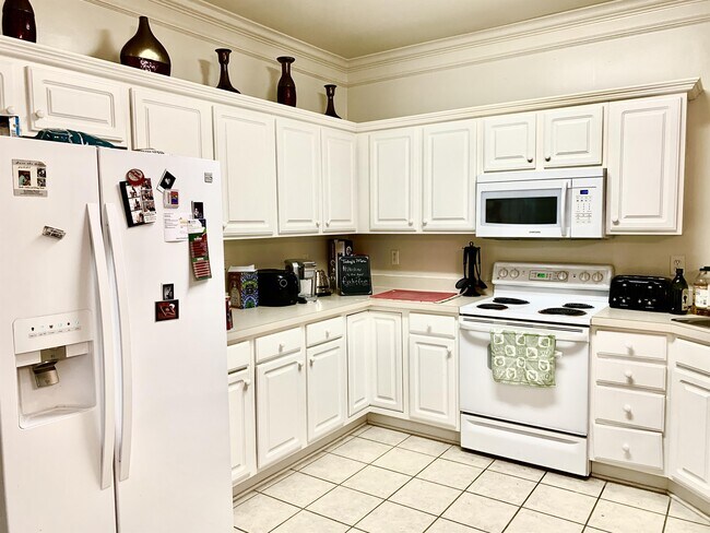 Building Photo - 5092 Cantebury Ct